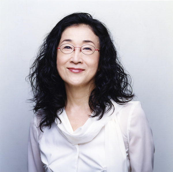 木野花は名脇役女優！若い頃も美人で夫や子供はいるの？